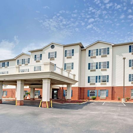 Super 8 By Wyndham Louisville/Expo Center Exterior photo